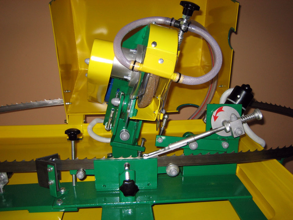 regulējama dimanta asināšanas iekārta lentzāģu slīpripai