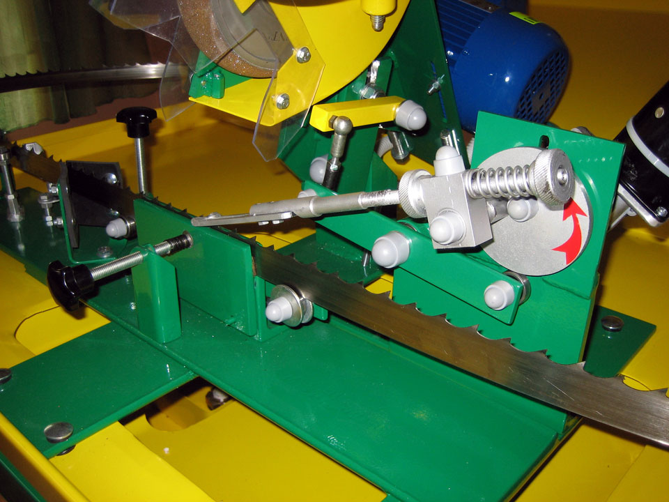 regulējama dimanta asināšanas iekārta lentzāģu slīpripai