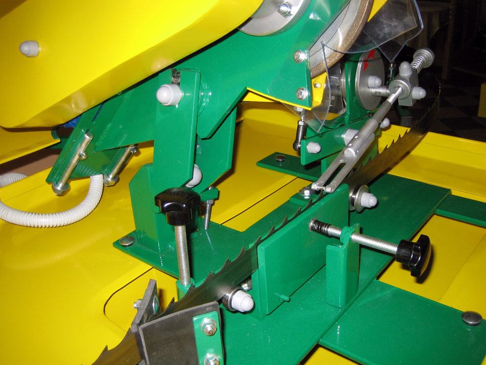 regulējama dimanta asināšanas iekārta lentzāģu slīpripai